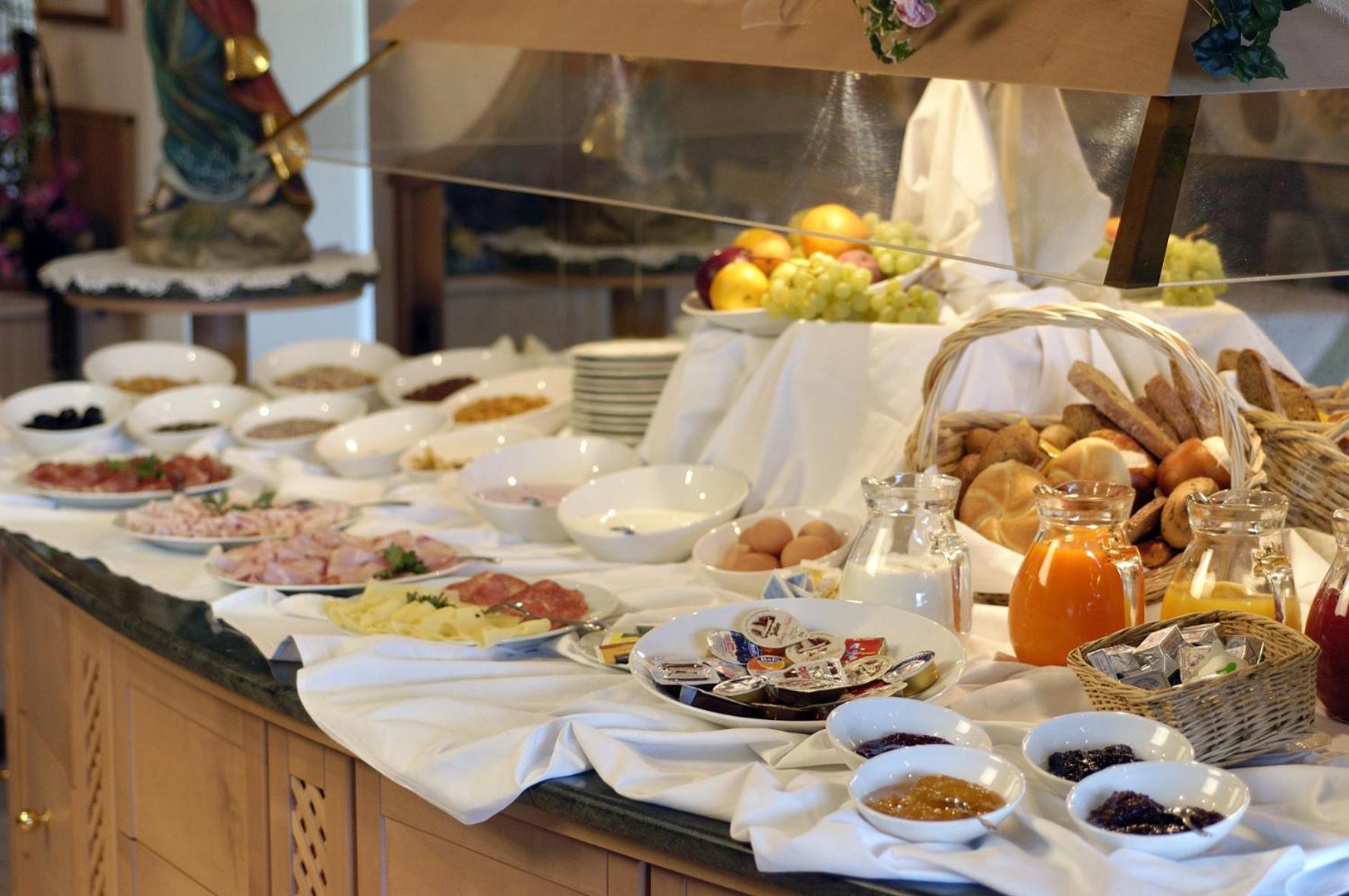 Parc Hotel Tyrol Kastelruth Buitenkant foto
