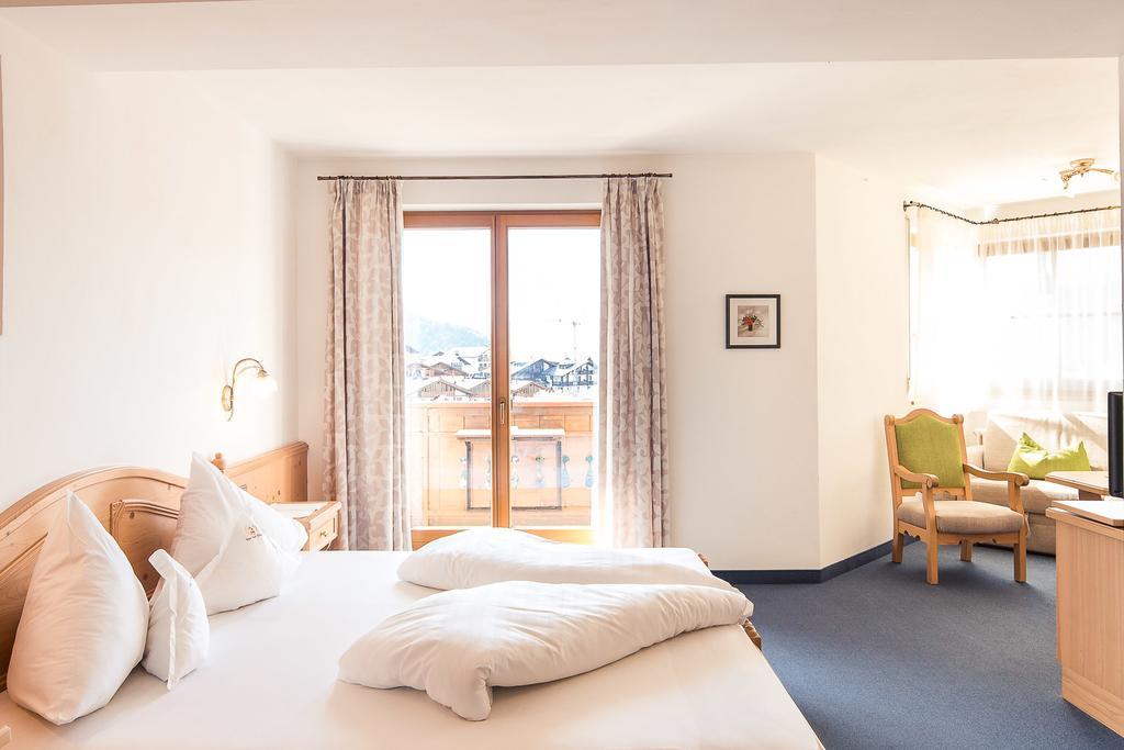 Parc Hotel Tyrol Kastelruth Buitenkant foto